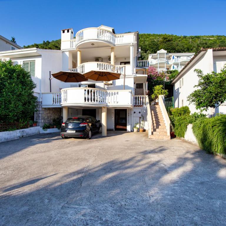 Villa Vojnic - Dvokrevetna Soba sa Bračnim Krevetom sa Balkonom i Pogledom na More - 2