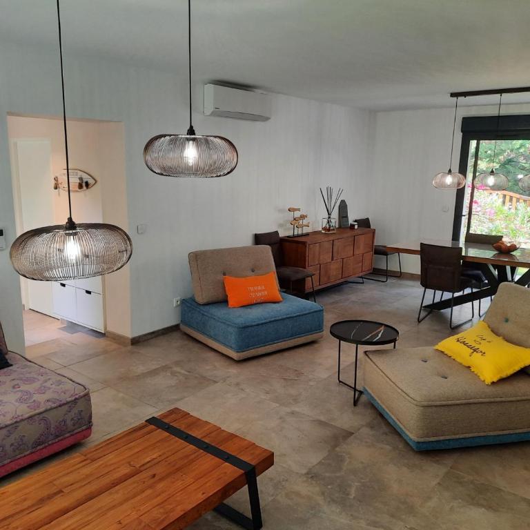 Villa élégante, jardin bucolique, proche golf & plages, 4 étoiles - FR-1-239-698 - Maison 3 Chambres - 17
