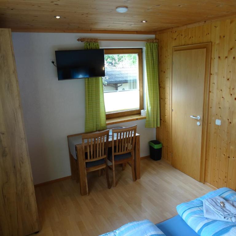 Gästehaus Posch - Doppelzimmer mit Bergblick - 10