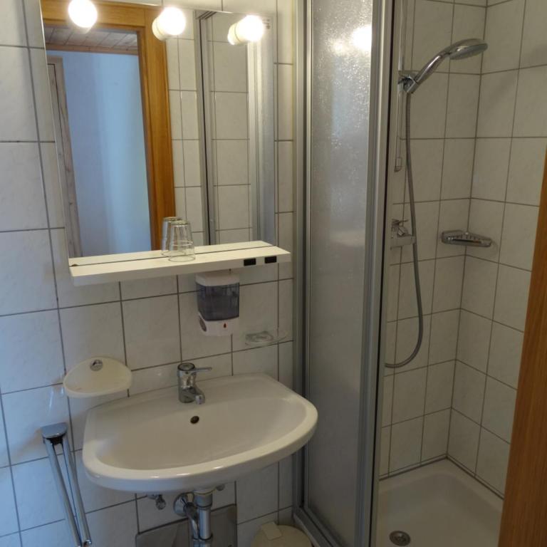 Gästehaus Posch - Doppelzimmer mit Bergblick - 9