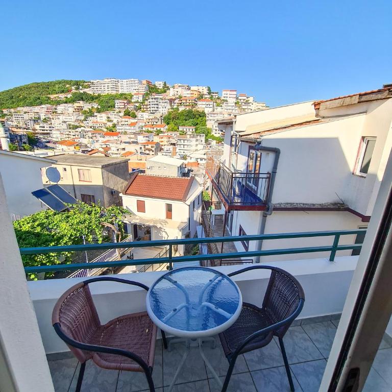 Apartments Hidri - Deluks Dvokrevetna Soba sa Bračnim Krevetom i Balkonom - 7