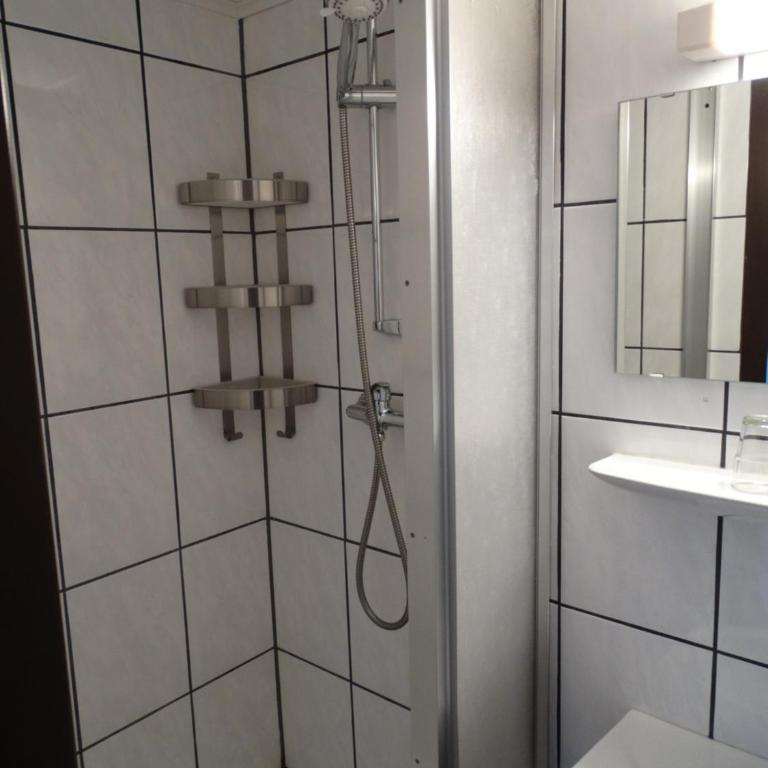 Gästehaus Posch - Dreibettzimmer mit Balkon - 8