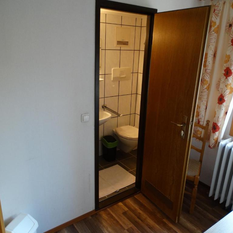 Gästehaus Posch - Dreibettzimmer mit Balkon - 7