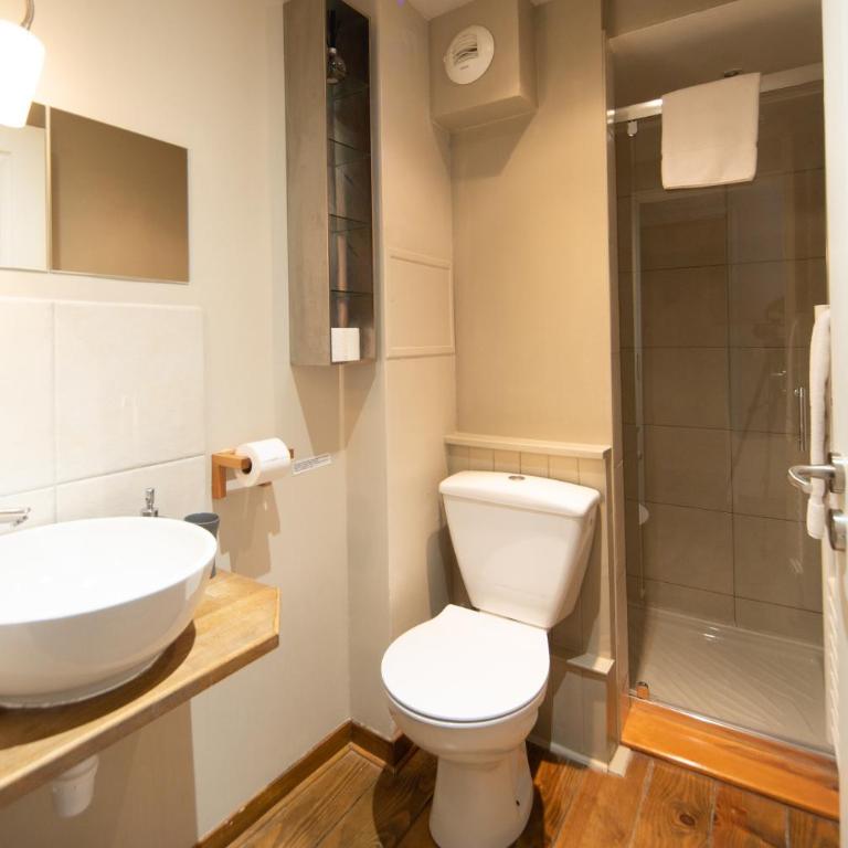 Maison Caramel - Doppel-/Zweibettzimmer mit eigenem Bad - 11