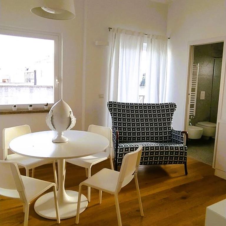 Via Genova 31 - Appartamento con 1 Camera da Letto - 1