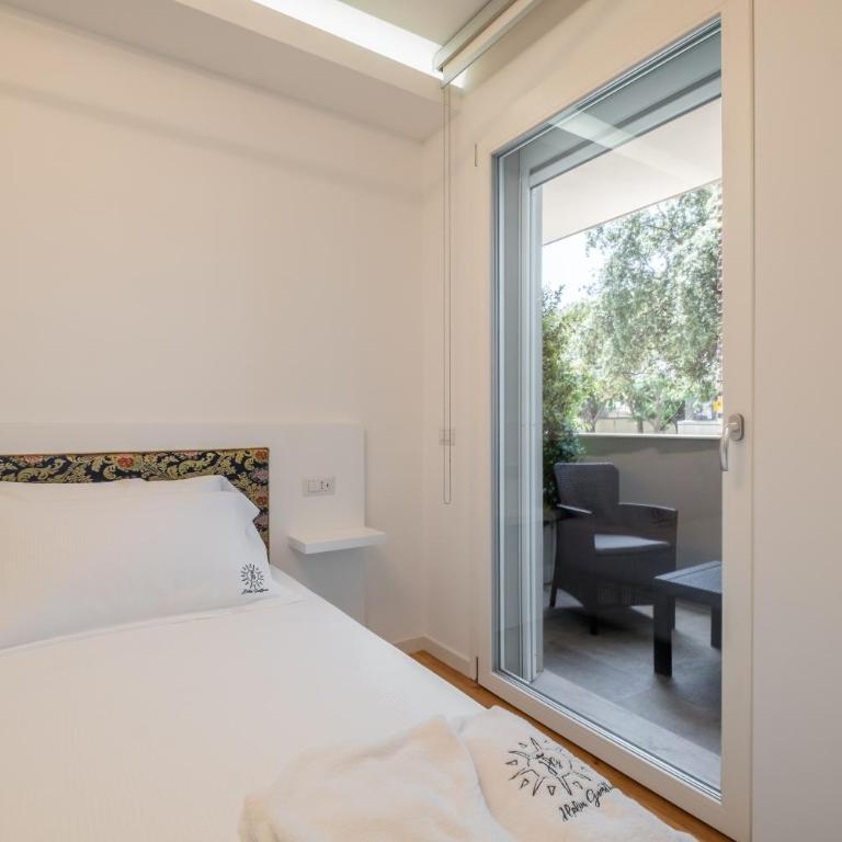 Helios Guest House - Double Room with Private Bathroom - 22