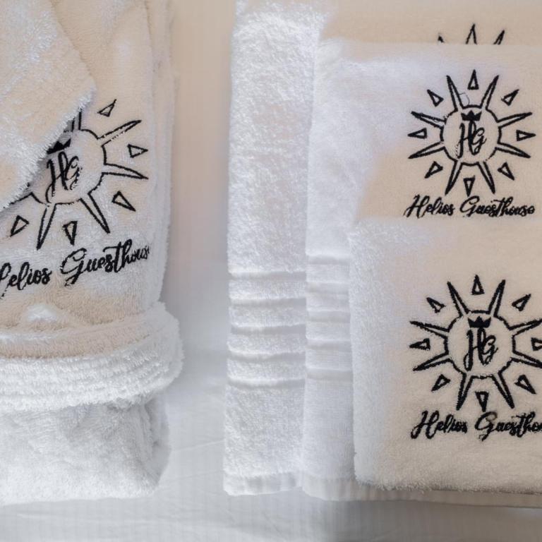 Helios Guest House - Triple Room with Private Bathroom - 2
