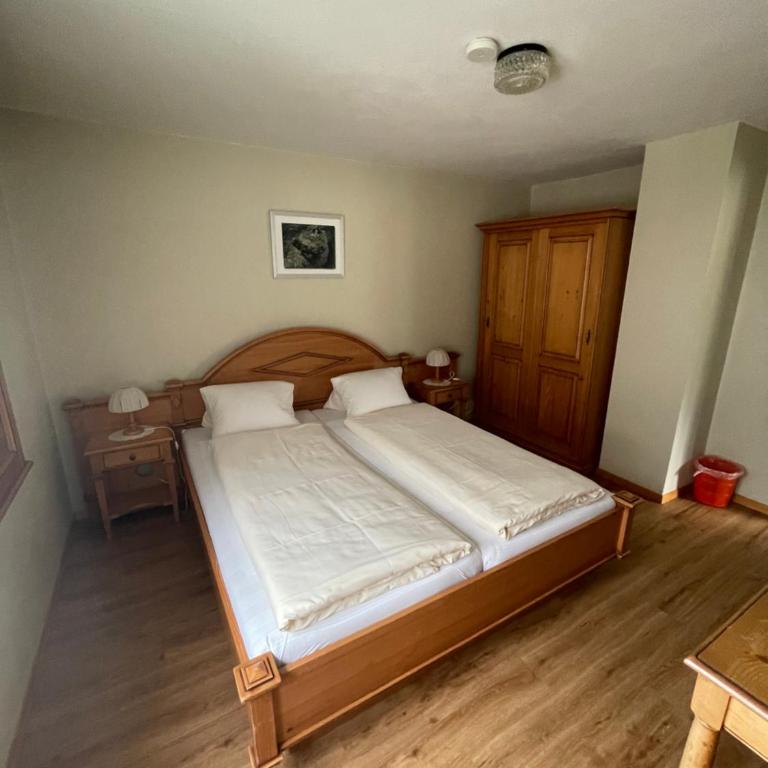 Hotel Restaurant Gommerhof - Standard Zweibettzimmer mit Bergblick - 3