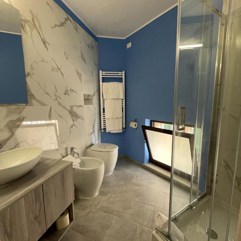 Bike Hotel Touring Gardone Riviera & Wellness - Camera Quadrupla Superior con Vista Lago - 1