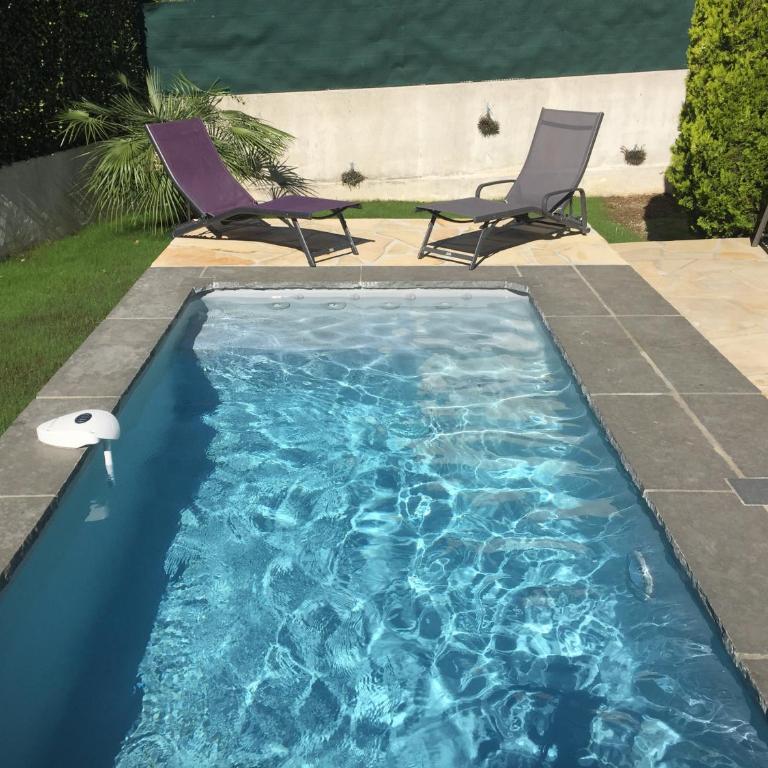 Villa L'Adret et sa piscine - Villa 3 Chambres - 42