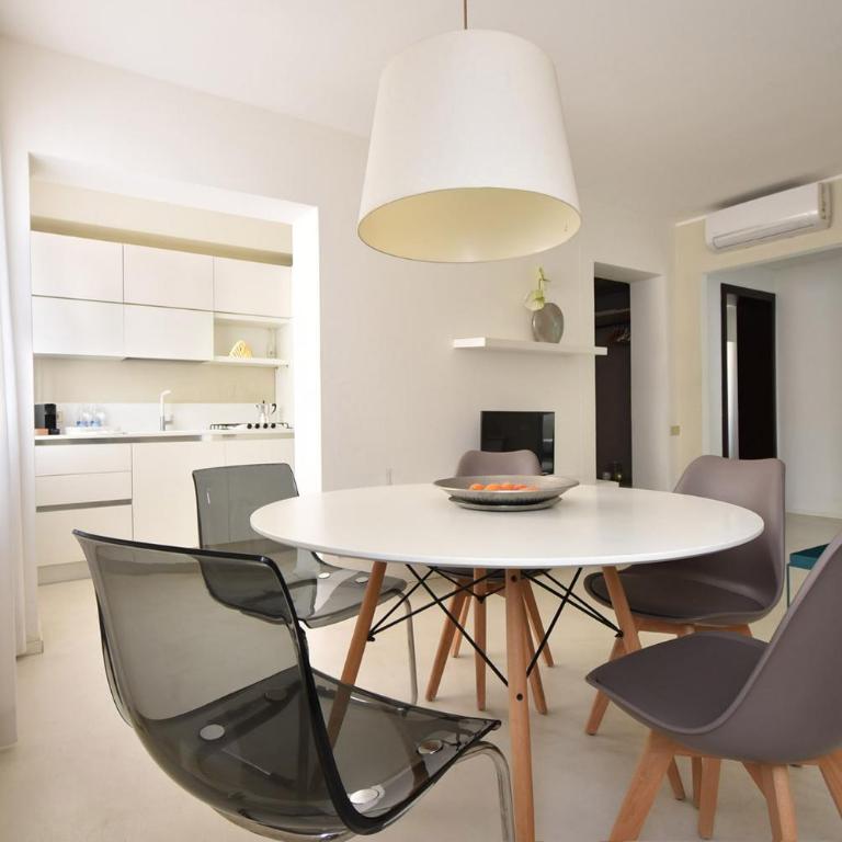 Welc-oM Casa Anna - Appartamento con 2 Camere da Letto - Via Seminario, 8 - 10