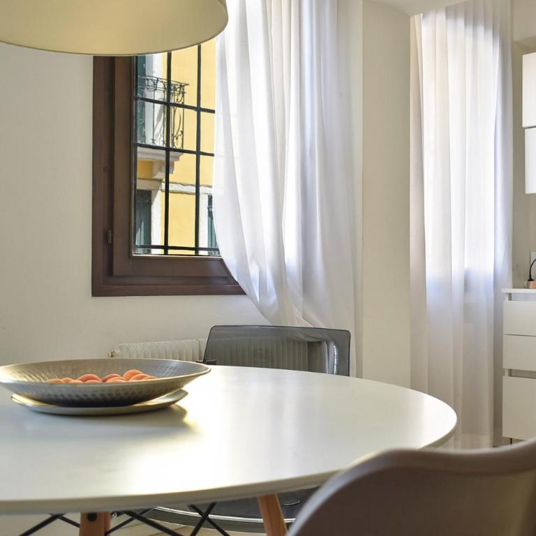 Welc-oM Casa Anna - Appartamento con 2 Camere da Letto - Via Seminario, 8 - 18