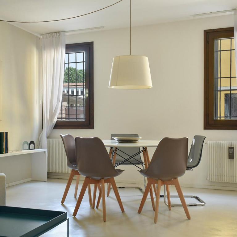 Welc-oM Casa Anna - Appartamento con 2 Camere da Letto - Via Seminario, 8 - 15