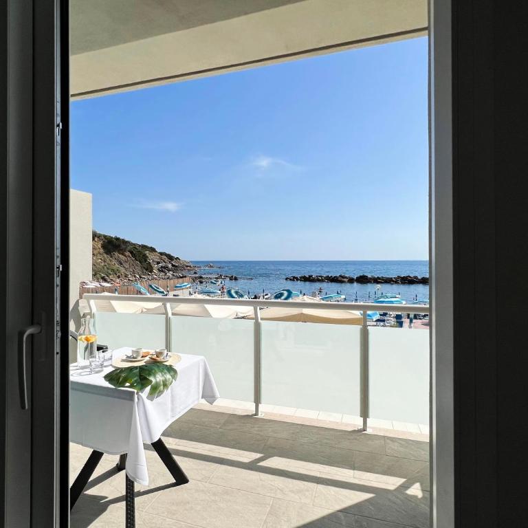 Hotel Rex - Pacchetto Spiaggia - Camera Matrimoniale Superior con Balcone e Vista Mare - 6