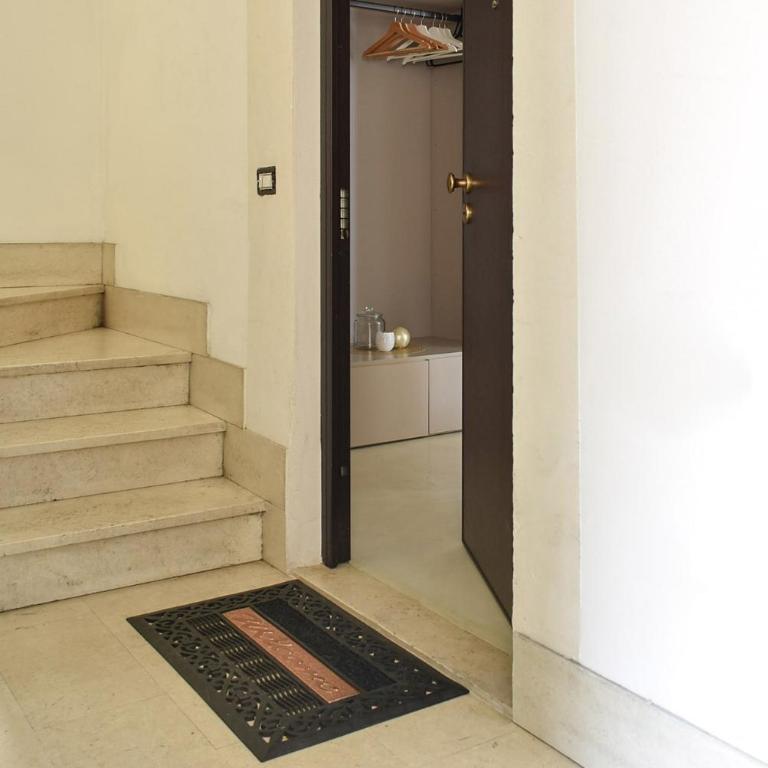 Welc-oM Casa Anna - Appartamento con 2 Camere da Letto - Via Seminario, 8 - 27
