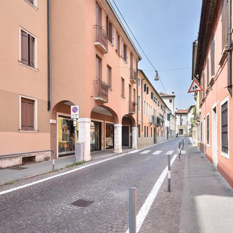 Welc-oM Casa Anna - Appartamento con 2 Camere da Letto - Via Seminario, 8 - 33