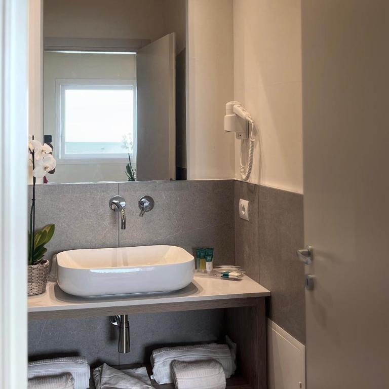 Hotel Rex - Pacchetto Spiaggia - Camera Familiare Classic - 1
