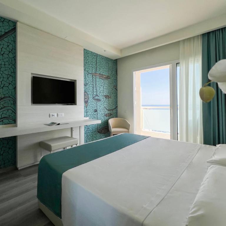 Hotel Rex - Pacchetto Spiaggia - Camera Matrimoniale Superior con Balcone e Vista Mare - 1