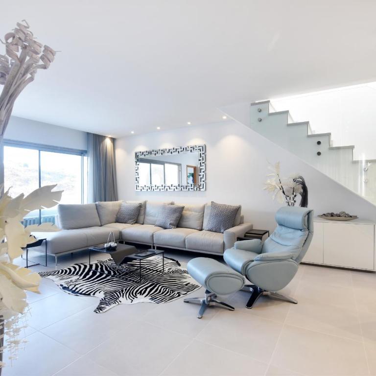Gazmira 3-1 PENTHOUSE DELUXE & JACUZZI 3B - Three-Bedroom House - 11
