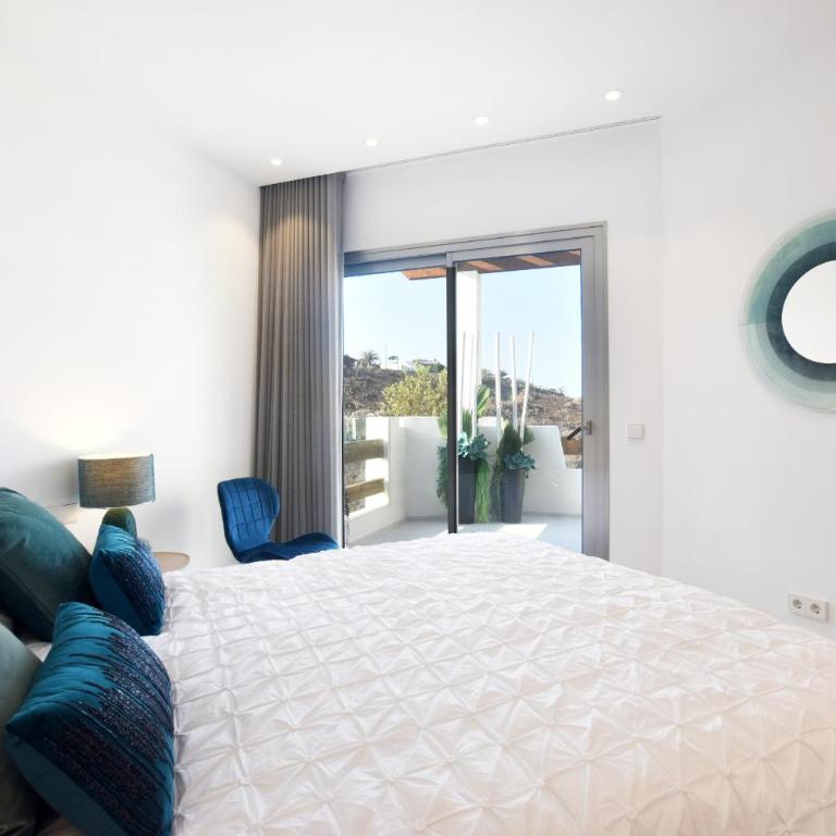 Gazmira 3-1 PENTHOUSE DELUXE & JACUZZI 3B - Three-Bedroom House - 12