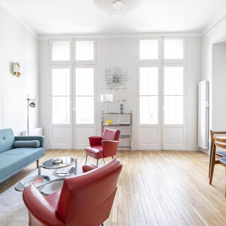Place du Palais Centre Historique - Appartement avec Balcon - 5