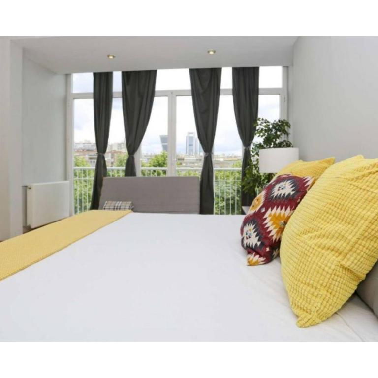 Madrid Views Apartment - Deluxe Apartment - 13