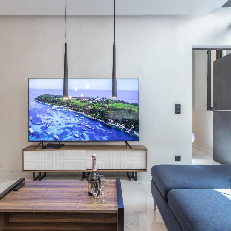 Résidence Topaze - Central - Luxurious - 50m Croisette Palais - LRA CANNES - RUBIS - Four-Bedroom Apartment with balcony - 6