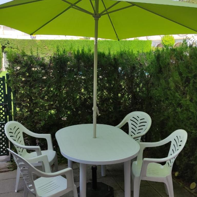 Casa en l'Estartit, piscina, jardín comunitario - Three-Bedroom House - 2