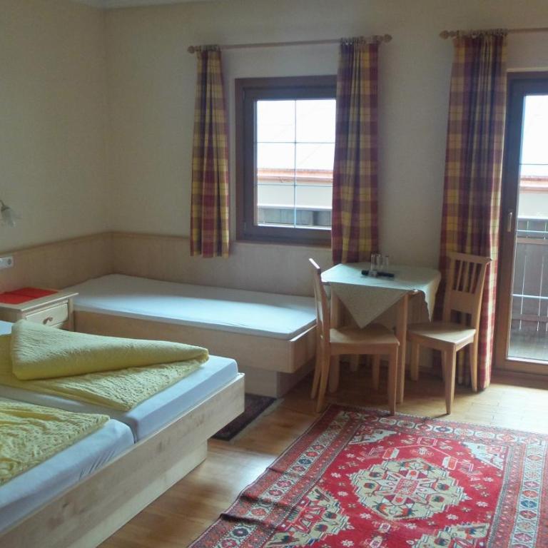 Hotel-Garni Pramstraller - Doppelzimmer mit Balkon - 7