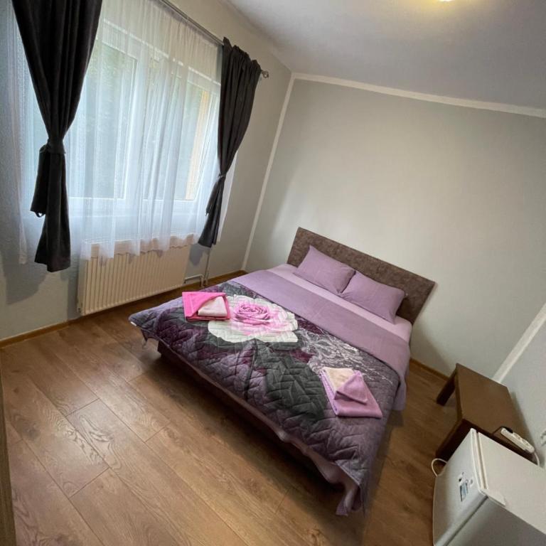 Apartments Lalović - Standard Double Room with Shared Bathroom - 1