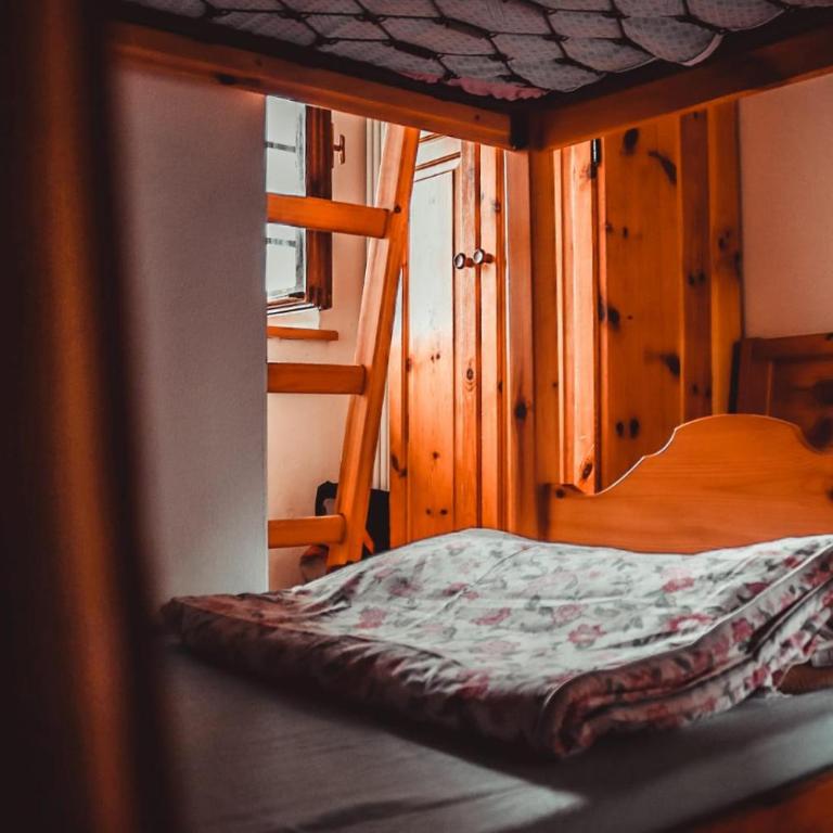 Rifugio Baita Fos-Ce - Posto Letto in Dormitorio con 6 Letti - 1