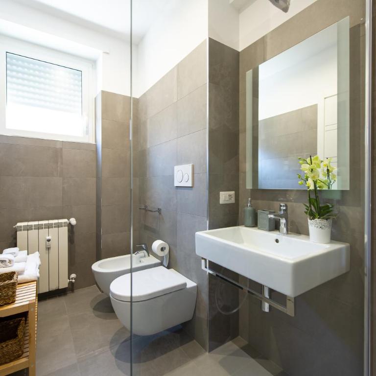 Clover - 13 Piazza Pio XI - Appartamento con 2 Camere da Letto - 30