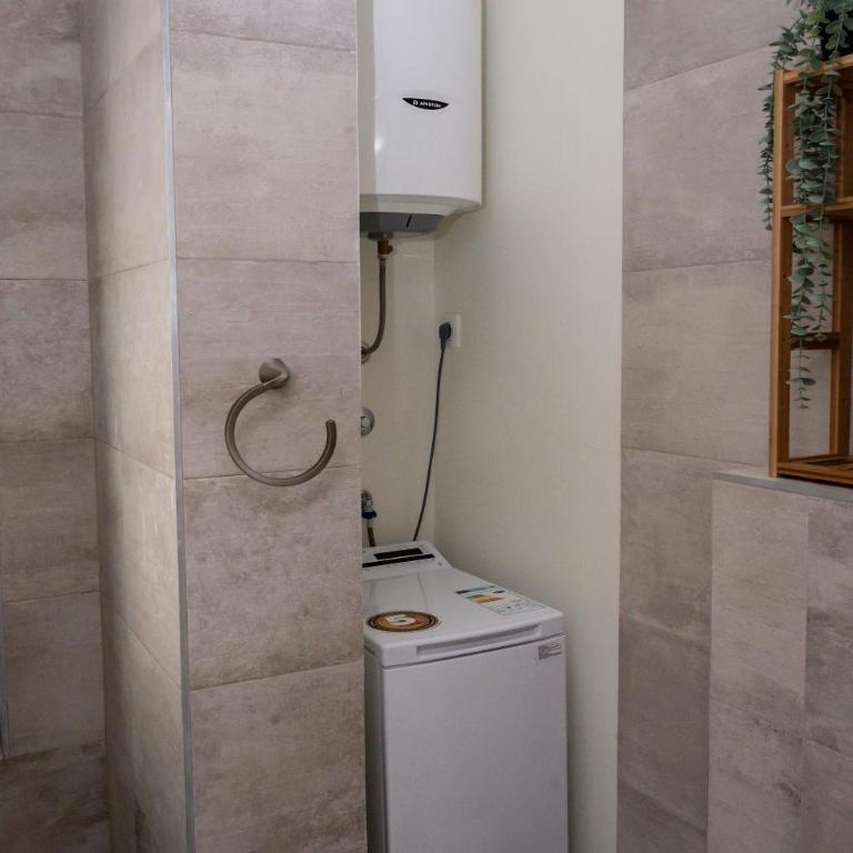 Penthouse on the Bay - 20m from the Beach - Apartman sa 2 Spavaće Sobe, Balkonom i Pogledom na More - 25
