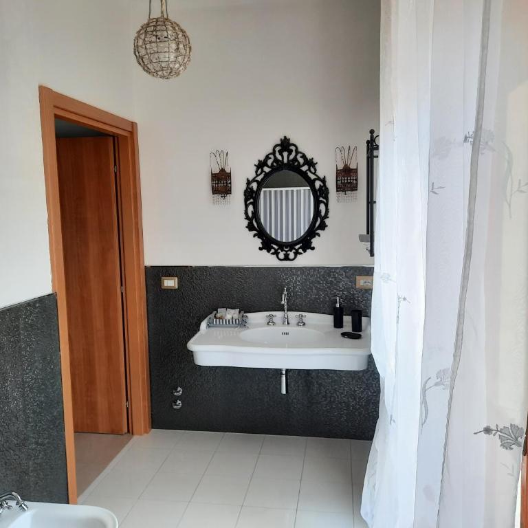 Villa Ada B&B - Camera King con Balcone - 7