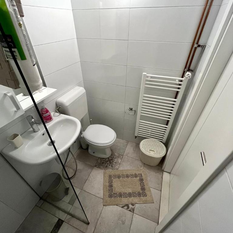 Apartmani Grand Market - Apartment with Balcony - 2
