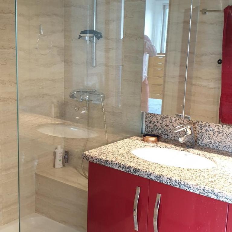 Appartement Lumineux de 90 m2 situé en centre ville - Appartement 2 Chambres - 17