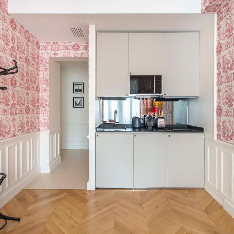 LE BEAU MARAIS - Luxury Apartments, AIR COND, LIFT - Deluxe King One-Bedroom with balcony GRENAT - 14