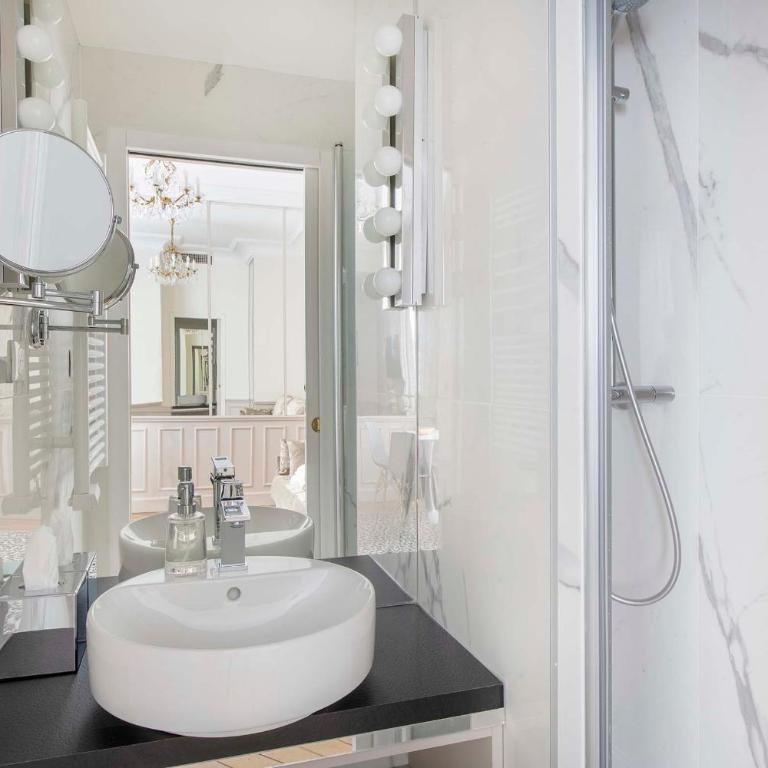 LE BEAU MARAIS - Luxury Apartments, AIR COND, LIFT - Deluxe Queen One Bedroom OPALE - 4