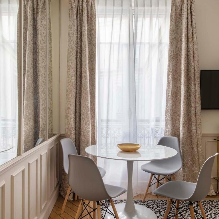 LE BEAU MARAIS - Luxury Apartments, AIR COND, LIFT - Deluxe Queen One Bedroom OPALE - 5