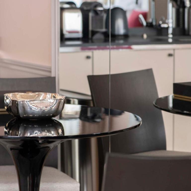 LE BEAU MARAIS - Luxury Apartments, AIR COND, LIFT - Deluxe Queen Studio with balcony TOPAZE - 8