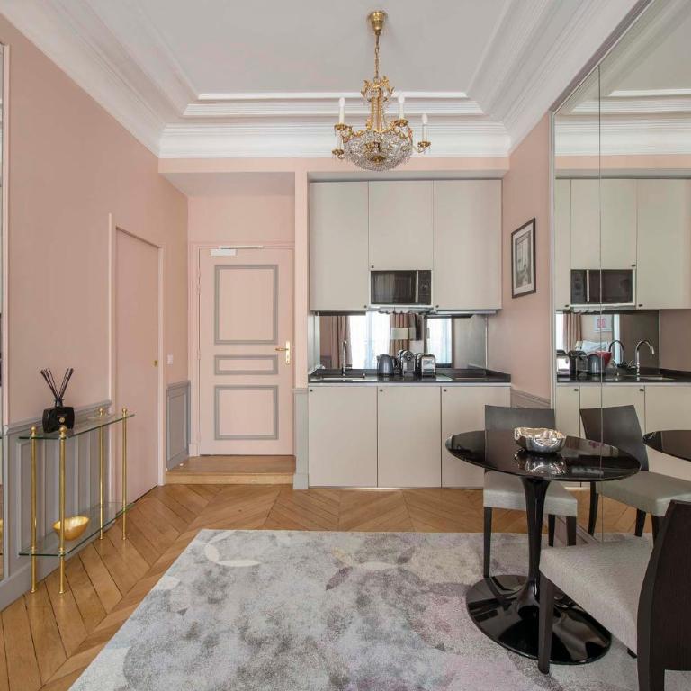 LE BEAU MARAIS - Luxury Apartments, AIR COND, LIFT - Deluxe Queen Studio with balcony TOPAZE - 10