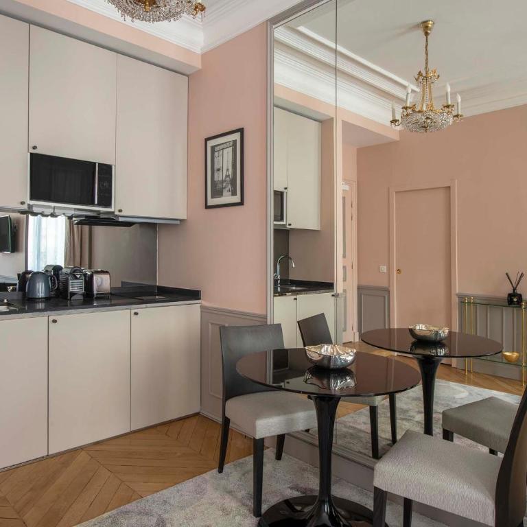 LE BEAU MARAIS - Luxury Apartments, AIR COND, LIFT - Deluxe Queen Studio with balcony TOPAZE - 11