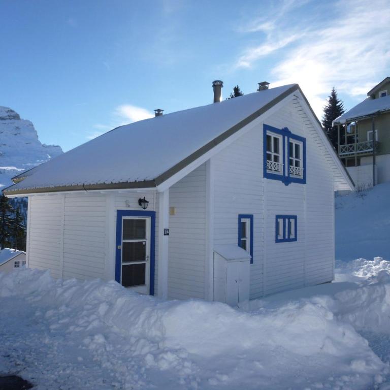 Chalet lumineux avec poêle à bois et WIFI gratuit - 6 à 8 personnes - Garage - Chalet 3 Chambres - 2
