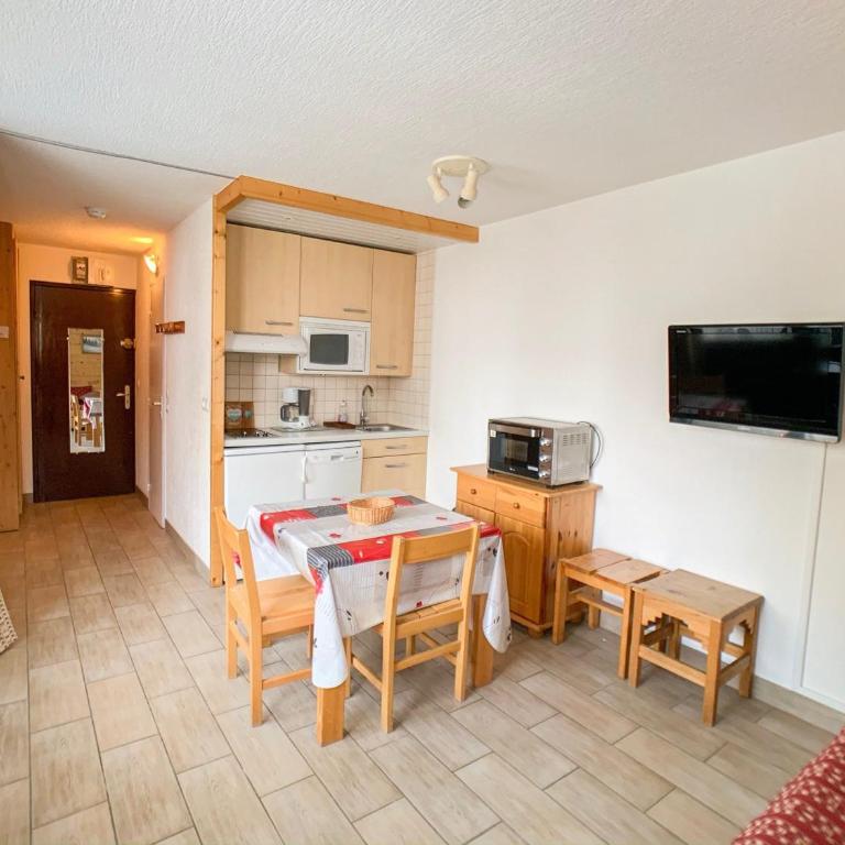 Studio rénové proche pistes et commerces avec balcon, animaux admis - FR-1-502-311 - Studio - 1