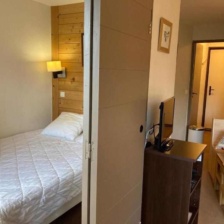 2 pièces avec vue sur vallée, balcon sud-ouest, proche commodités - FR-1-634-79 - Appartement - 6