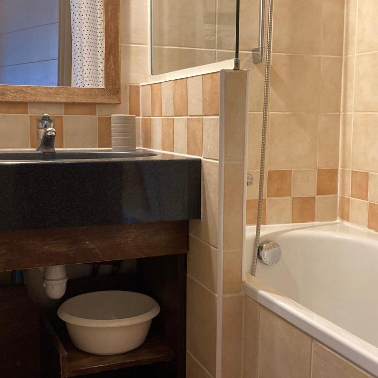 2 pièces avec vue sur vallée, balcon sud-ouest, proche commodités - FR-1-634-79 - Appartement - 11