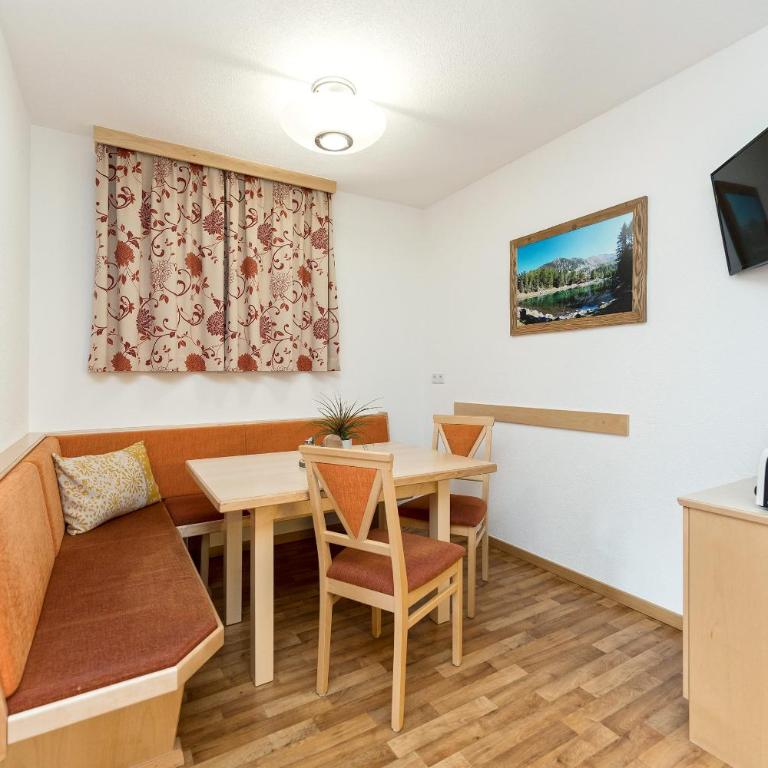 Apart Garni Astrada - Apartment mit 2 Schlafzimmern und Balkon - 12