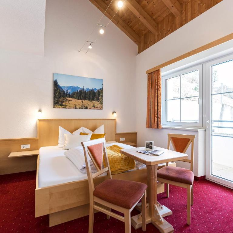 Apart Garni Astrada - Doppelzimmer mit Balkon - 3