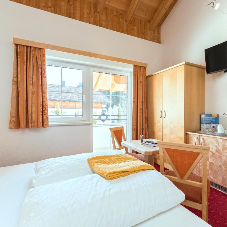 Apart Garni Astrada - Doppelzimmer mit Balkon - 6