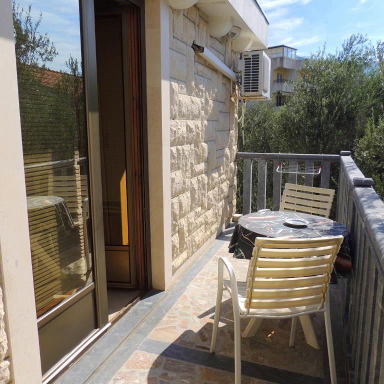 Rooms Villa Desa - Dvokrevetna Soba sa Bračnim Krevetom/Zasebnim Krevetima i Pogledom na Planinu - 1